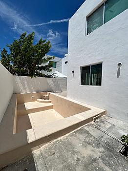 EN RENTA CASA EN PRIVADA DE ALTABRISA CON ALBERCA SIN MUEBLES O AMUEBLADA 3 RECÁMARAS 2.5 BAÑOS