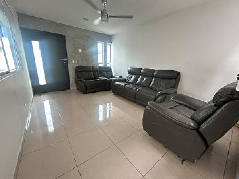 EN RENTA CASA EN PRIVADA DE ALTABRISA CON ALBERCA SIN MUEBLES O AMUEBLADA 3 RECÁMARAS 2.5 BAÑOS