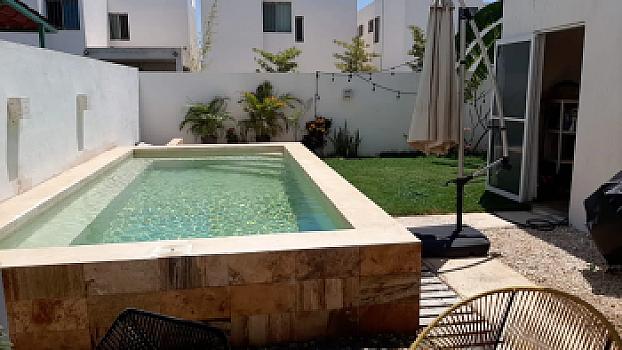 EN VENTA CASA EN LAS AMÉRICAS! MÉRIDA🏡✨ 2 NIVELES Y ALBERCA +GARAGE TECHADO
