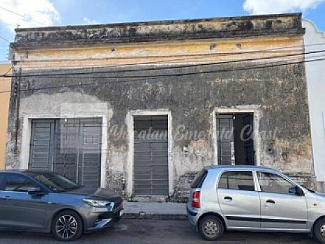 Fantástica casa colonial para restaurar a unos pasos de Paseo Montejo