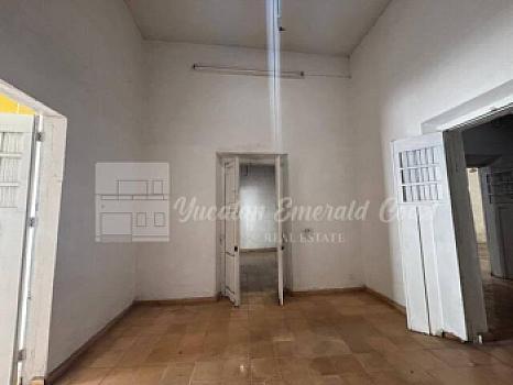 Fantástica casa colonial para restaurar a unos pasos de Paseo Montejo
