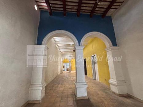 Fantástica casa colonial para restaurar a unos pasos de Paseo Montejo