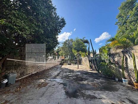 Fantástica casa colonial para restaurar a unos pasos de Paseo Montejo