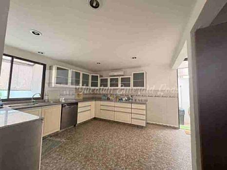 Delightful in Itzimna  -Casa de estilo contemporáneo en venta e