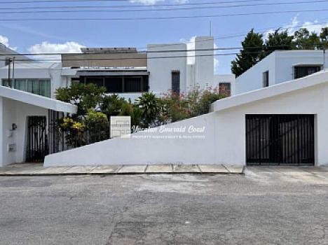 Delightful in Itzimna  -Casa de estilo contemporáneo en venta e