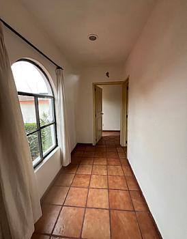 Departamento en primer piso con vista a la Parroquia
