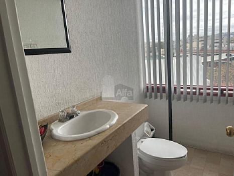 Oficina con Inqulino incluido en Venta, Edificio Tec100, Centro, Querétaro