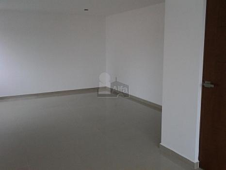 OFICINA EN VENTA , ZONA TEQUIS,  40 METR0S T0TALES, EN ESQUINA, VISIBILIDAD.