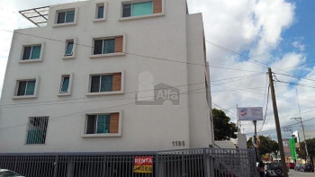 OFICINA EN VENTA , ZONA TEQUIS,  40 METR0S T0TALES, EN ESQUINA, VISIBILIDAD.
