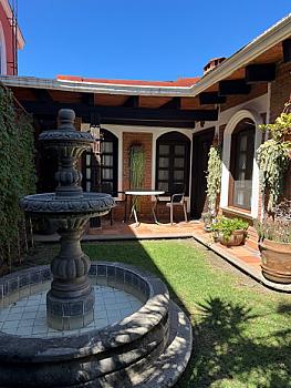 Casa de los Ángeles with garden