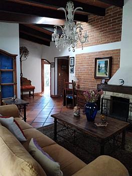 Casa de los Ángeles with garden