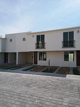 CASA EN VENTA, A 15 MIN DE GALERIAS METEPEC. UBICADA EN RESIDENCIAL QUINTO SOL.