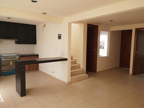CASA EN VENTA, A 15 MIN DE GALERIAS METEPEC. UBICADA EN RESIDENCIAL QUINTO SOL.