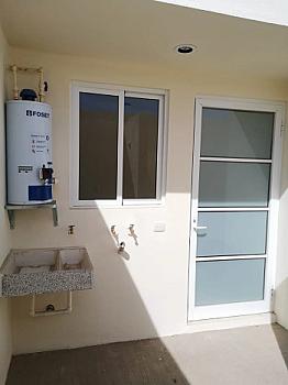 CASA EN VENTA, A 15 MIN DE GALERIAS METEPEC. UBICADA EN RESIDENCIAL QUINTO SOL.