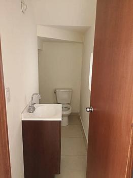 CASA EN VENTA, A 15 MIN DE GALERIAS METEPEC. UBICADA EN RESIDENCIAL QUINTO SOL.