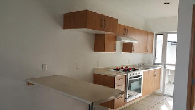 PRECIOSA CASA EN COTO PRIVADO Seguridad 24/7, excelente ubicación, zona tranquila, cerca Av. Mariano Otero.