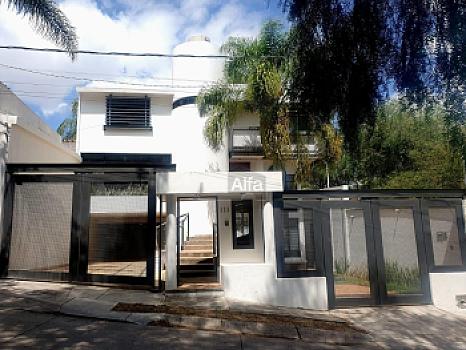Casa en venta en Gran Jardín frente a área verde | 380 m²