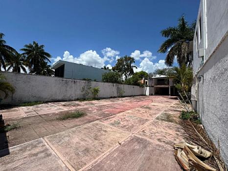 Commercial land on Boulevard Bahia