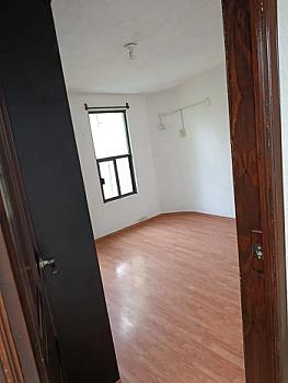 Casa con amplios espacios e iluminados espacios interiores