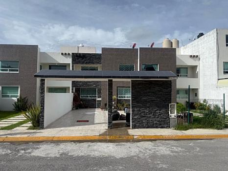 Casa dentro de fraccionamiento privado con 4 recámaras
