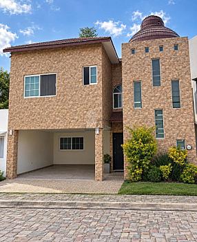 Casa en condominio en sale en Arboledas de Zerezotla, San Pedro Cholula, Puebla