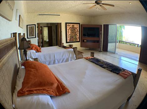 Casa de 5 recamaras con jardín, Alberca super vista enlas Brisas