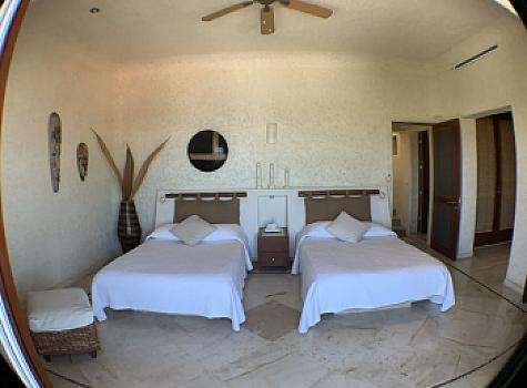 Casa de 5 recamaras con jardín, Alberca super vista enlas Brisas
