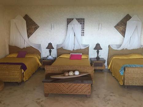 Casa de 5 recamaras con jardín, Alberca super vista enlas Brisas