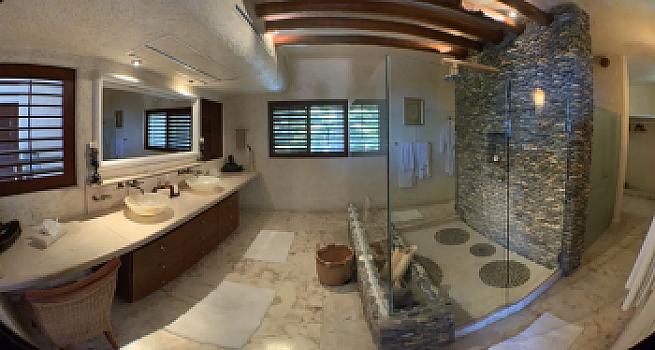 Casa de 5 recamaras con jardín, Alberca super vista enlas Brisas