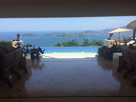 Casa de 5 recamaras con jardín, Alberca super vista enlas Brisas