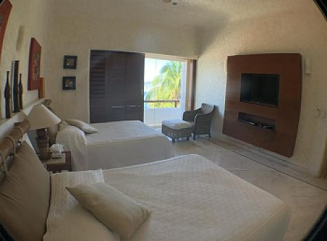 Casa de 5 recamaras con jardín, Alberca super vista enlas Brisas