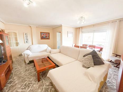 Ático en venta en Torrevieja con terraza, orientación sur y vistas despejadas