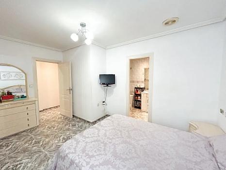 Ático en venta en Torrevieja con terraza, orientación sur y vistas despejadas