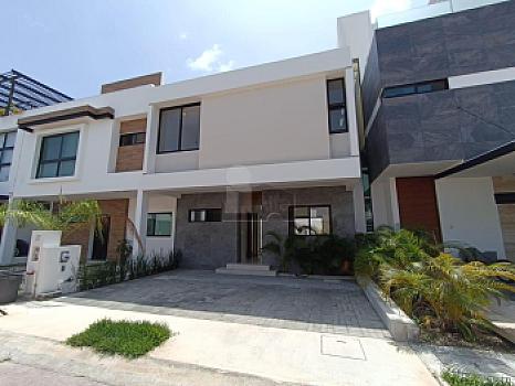 Casa en Venta – Residencial Arbolada, Cancún, Quintana Roo