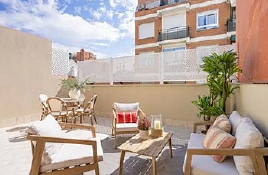 Ático con terraza en zona de Almagro.