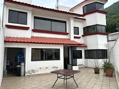 ESPACIOSA CASA A LA VENTA EN IZTAPALAPA