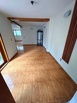 Se renta casa grande en condominio