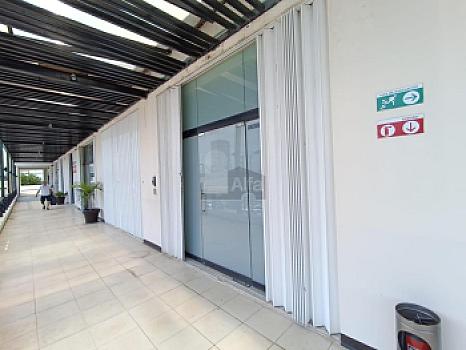 Oficina Comercial en Venta de 110M2 en Plaza Comercial Céntrica sobre Blvd Luis Donaldo Colosio