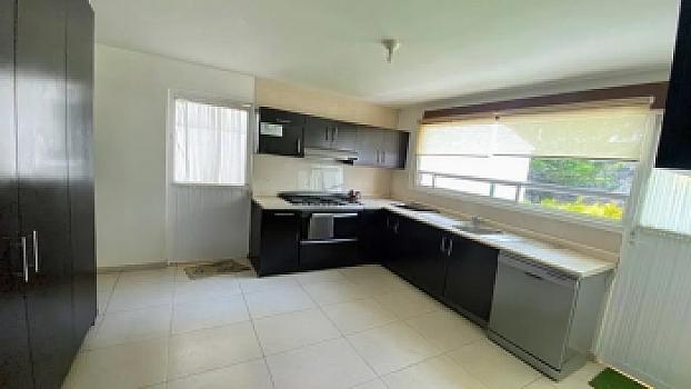 5 habitaciones,60 m2 de jardín.Tu hogar te espera