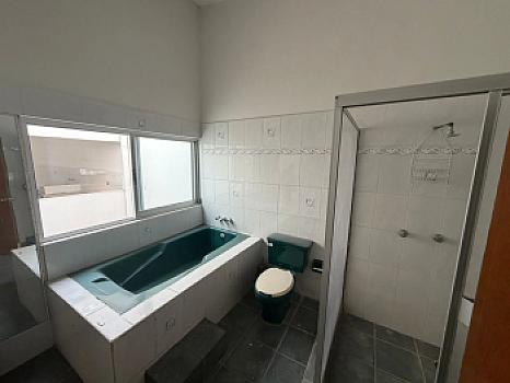 🏡 ¿Buscas una casa amplia en Durango con recámara en planta baja y un gran patio?
