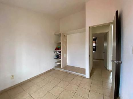 CASA EN VENTA FRACC LAURELES CERRADO