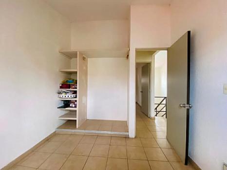 CASA EN VENTA FRACC LAURELES CERRADO
