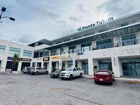Oficina Comercial de 180mts y 90mts terraza en Plaza Comercial Céntrica – Blvd. Luis Donaldo Colosio