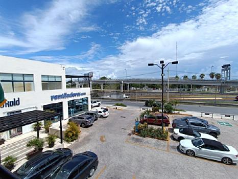 Oficina Comercial de 180mts y 90mts terraza en Plaza Comercial Céntrica – Blvd. Luis Donaldo Colosio