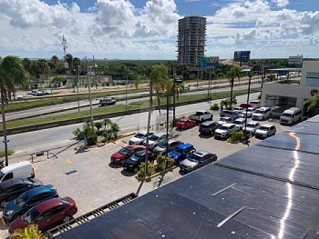 Oficina Comercial de 180mts y 90mts terraza en Plaza Comercial Céntrica – Blvd. Luis Donaldo Colosio