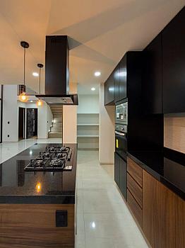 RESIDENCIA DE LUJO DISEÑO INTELIGENTE, NUEVA A ESTRENAR!!! CONDOMINIO CON VIG 24/7