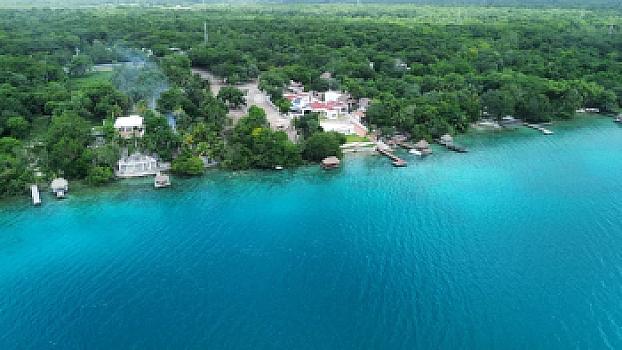 TERRENO FRENTE A LA GUNA DE BACALAR
