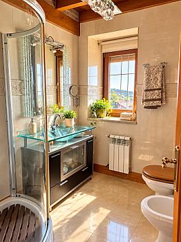Exclusiva casa independiente en Cueto, Santander | 334 m² | Parcela de 668 m² | Vistas al mar | 899.900 €