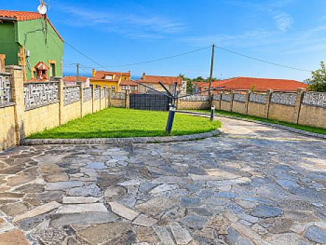 Exclusiva casa independiente en Cueto, Santander | 334 m² | Parcela de 668 m² | Vistas al mar | 899.900 €