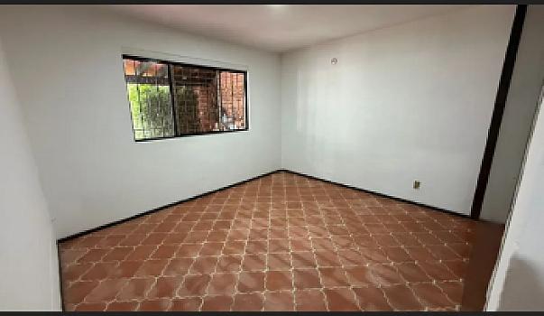 Casa independiente sobre calle